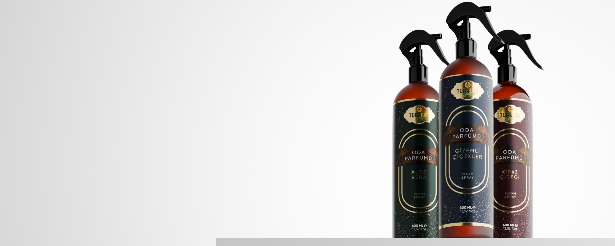 Doğal esanslarla formüle edilmiş oda spreyi tanıtım görseli – yatay format